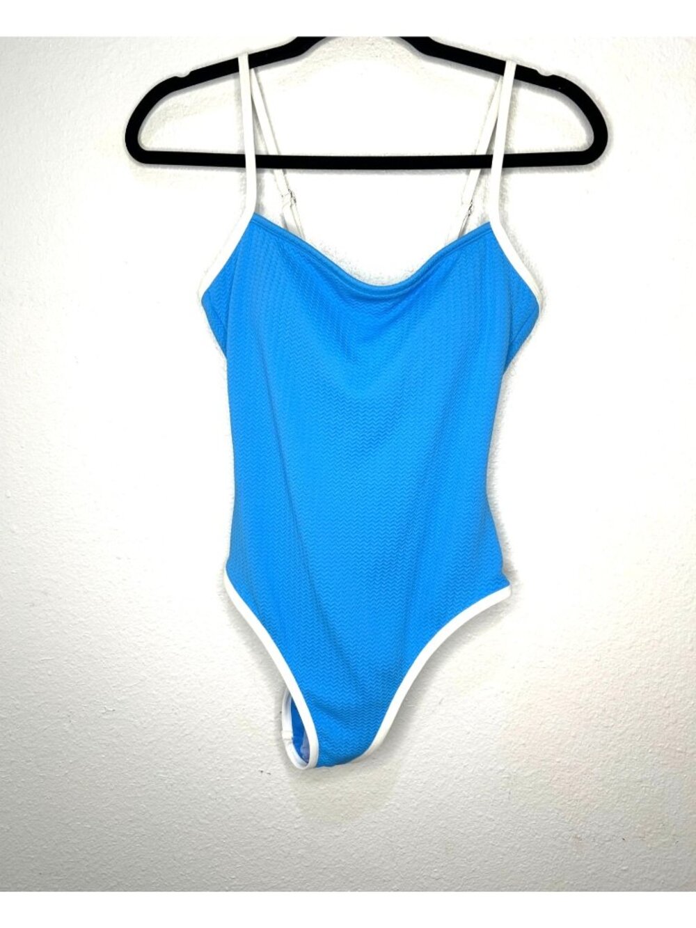 NWT Women's Small (4/6) Textured High Leg Medium Coverage One Piece Swimsuit